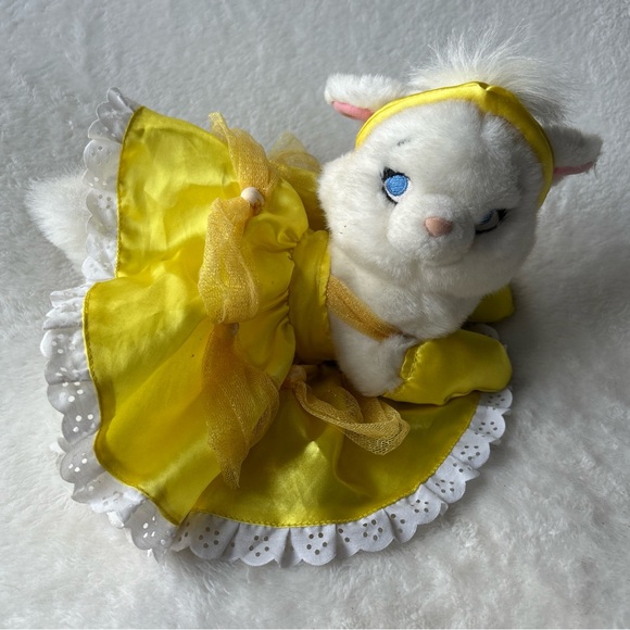Vintage aristocrat Marie yellow and White Cat Plush Toy - Picture 1 of 11